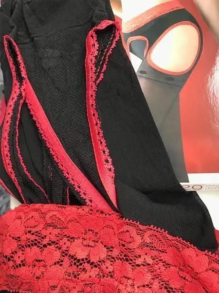 Колготки 20 ден с открытыми зонами на бедрах Dolores Rosetta 20 черные с красными вставками размер - 1/2  Dolores Rosetta фото